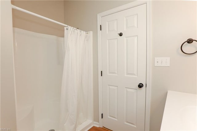 bathroom with curtained shower