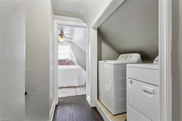 laundry area featuring laundry area, ceiling fan, washing machine and clothes dryer, baseboards, and hardwood / wood-style flooring