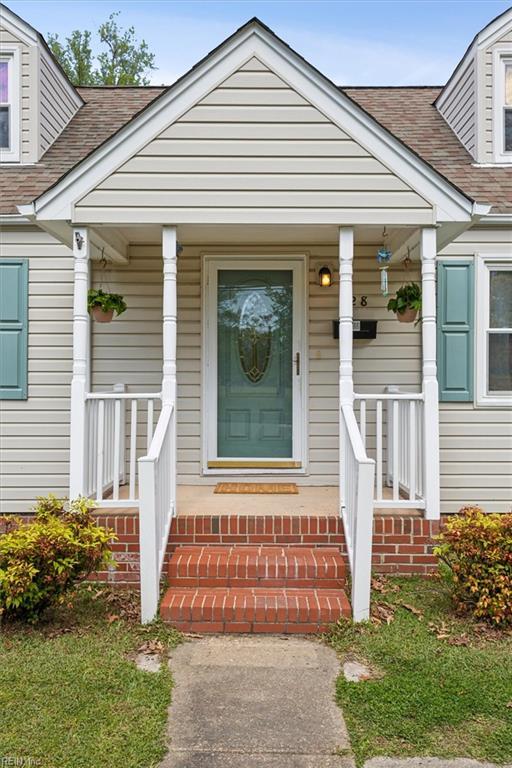 property entrance with a porch and a shingled roof