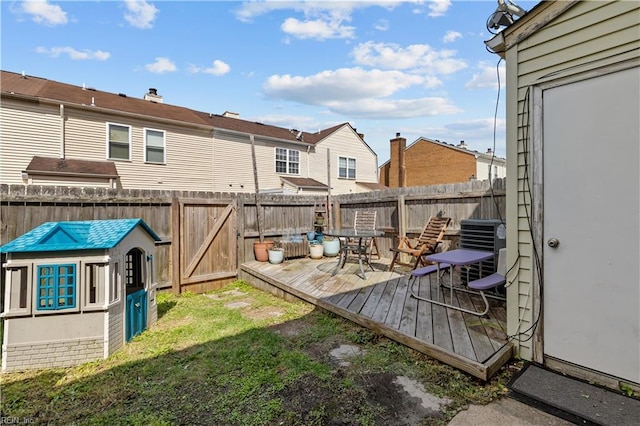 1206 Mabry Mill Pl, Chesapeake, VA 23320 - view of yard featuring a fenced backyard and a deck