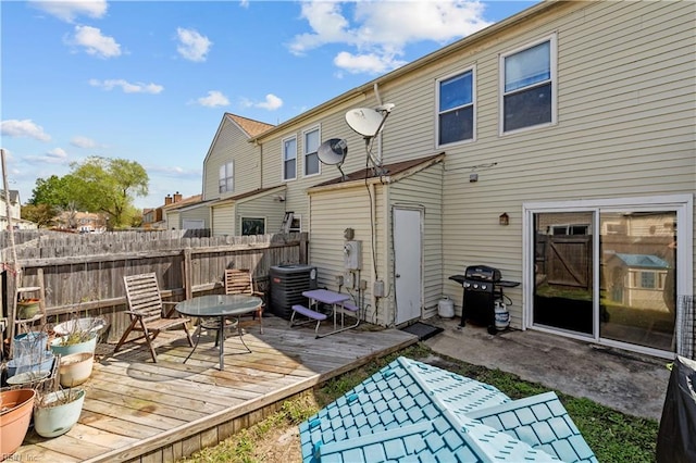 1206 Mabry Mill Pl, Chesapeake, VA 23320 - back of property with a deck, central AC unit, and fence