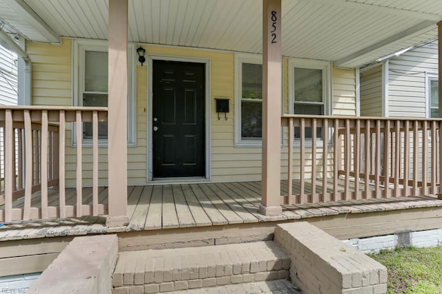 doorway to property with covered porch
