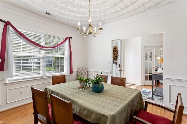 106 Elm Tree Ct, Suffolk, VA 23435 - dining space with light wood-style flooring, a notable chandelier, ornamental molding, and visible vents