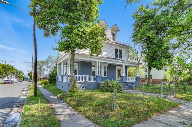 view of front of house featuring fence and a porch