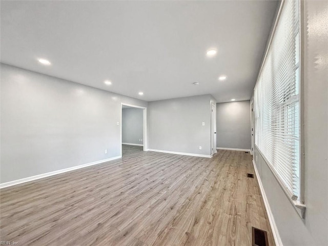 122 Kendall Dr, Newport News, VA 23601 - spare room with visible vents, baseboards, light wood-type flooring, and recessed lighting