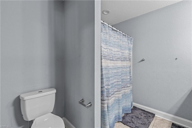 bathroom featuring visible vents, baseboards, a shower with curtain, toilet, and tile patterned floors