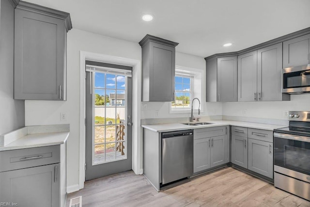 9289 Gates Rd, Suffolk, VA 23437 - kitchen featuring a sink, visible vents, appliances with stainless steel finishes, and gray cabinetry