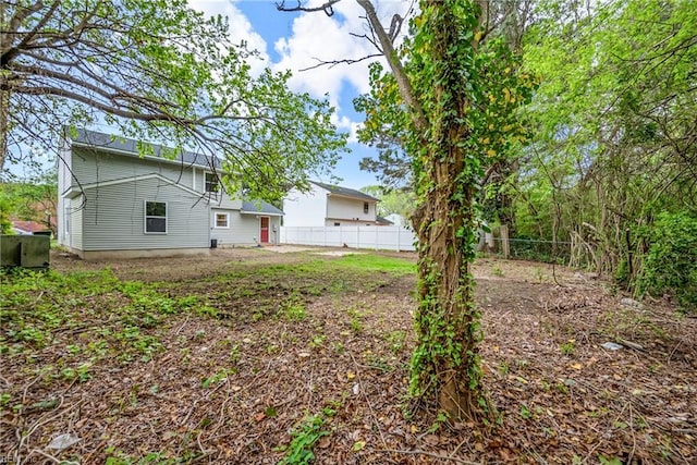 105 Ireland St, Hampton, VA 23663 - view of yard featuring fence