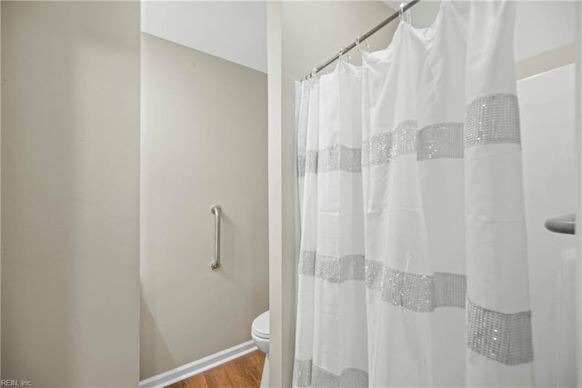 105 Ireland St, Hampton, VA 23663 - full bath featuring curtained shower, toilet, and wood finished floors