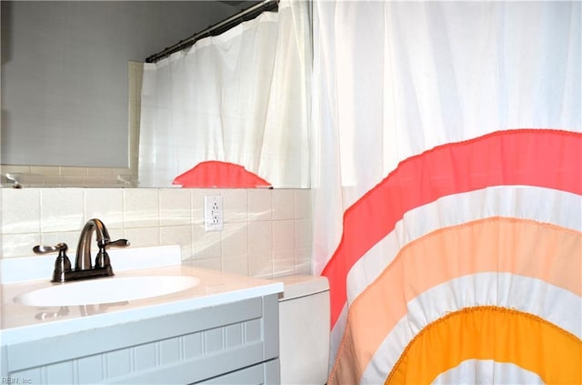 bathroom with toilet, decorative backsplash, curtained shower, and vanity