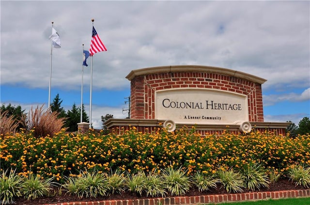 view of community / neighborhood sign