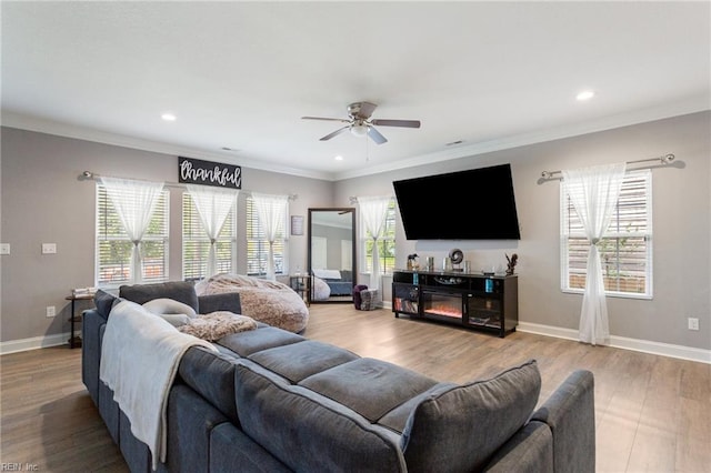 living room with recessed lighting, wood finished floors, baseboards, and ceiling fan