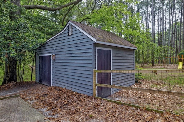 view of outbuilding featuring an outbuilding