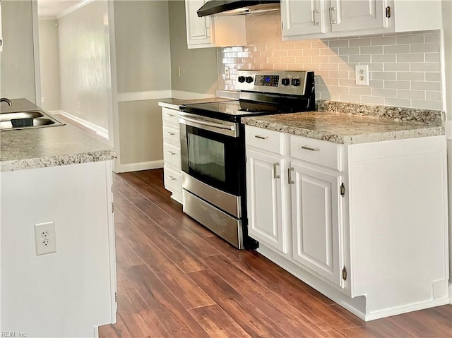 kitchen with stainless steel electric stove, backsplash, a sink, and dark wood-type flooring