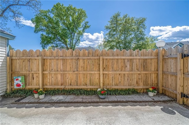 5201 Bardith Cir, Virginia Beach, VA 23455 - view of yard with fence