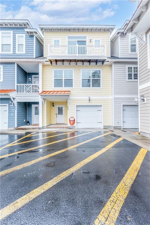 townhome / multi-family property featuring an attached garage and driveway