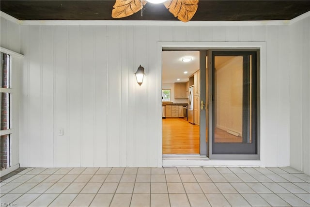 entrance to property with ceiling fan