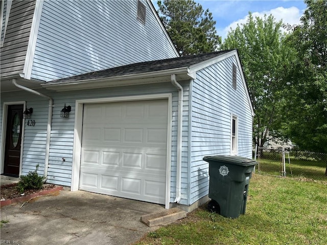 420 Cottonwood St, Newport News, VA 23608 - garage with fence