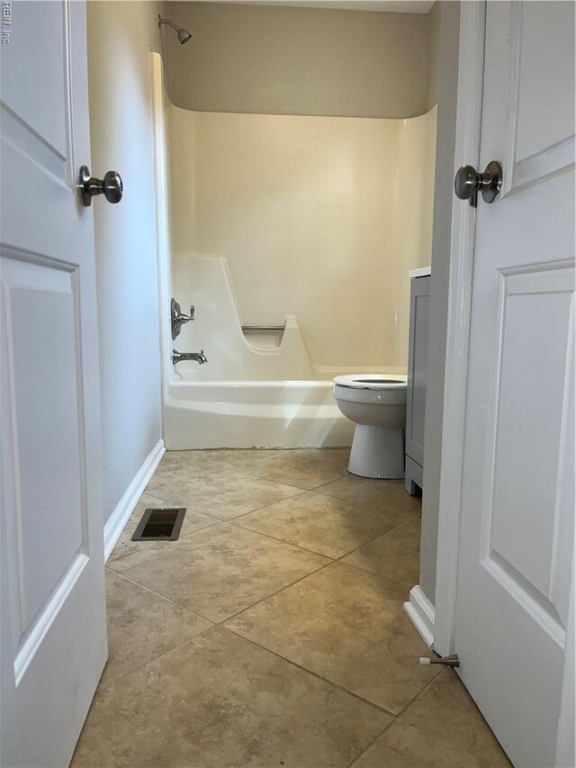 420 Cottonwood St, Newport News, VA 23608 - bathroom with visible vents, toilet, bathtub / shower combination, and baseboards