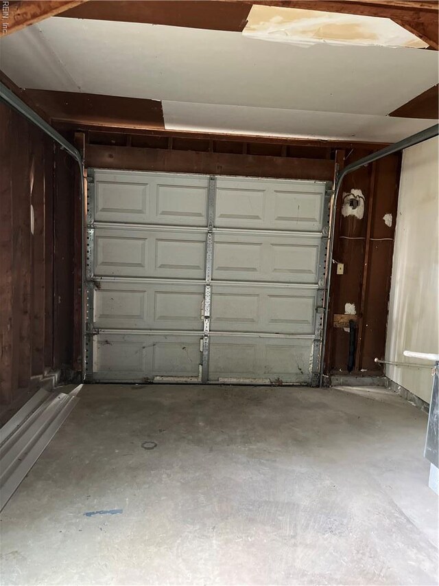 420 Cottonwood St, Newport News, VA 23608 - view of garage