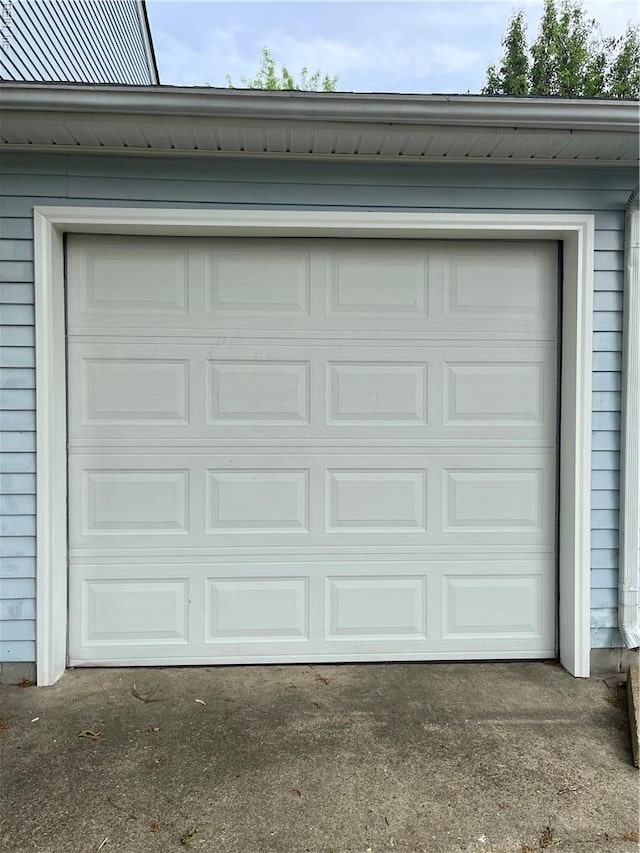 420 Cottonwood St, Newport News, VA 23608 - view of garage