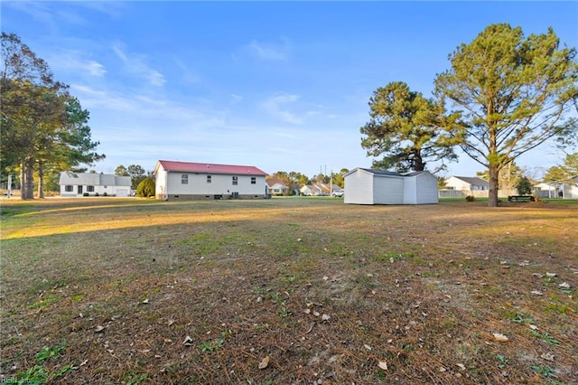 view of yard with an outdoor structure