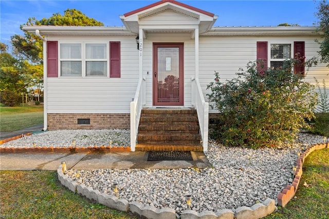 view of front of house featuring crawl space and entry steps