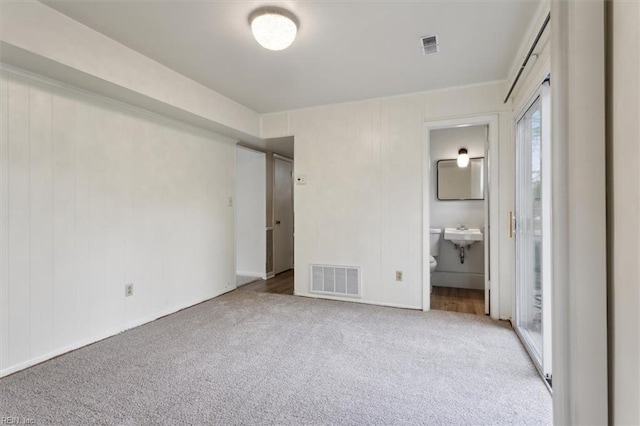 423 Galveston Ct, Hampton, VA 23669 - unfurnished bedroom with carpet floors, visible vents, and a sink