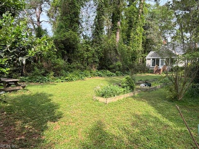 26060 Court St, Courtland, VA 23837 - view of yard featuring a garden