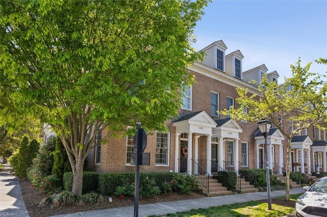 view of front facade featuring brick siding