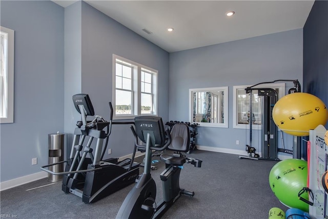 exercise area with baseboards, visible vents, and recessed lighting