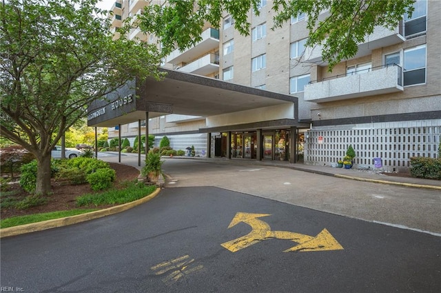 7320 Glenroie Ave Unit 2F, Norfolk, VA 23505 - view of home's community with parking