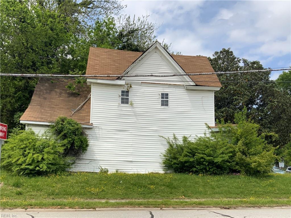 view of side of property with roof with shingles