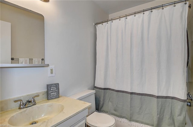 full bath with a shower with curtain, vanity, and toilet