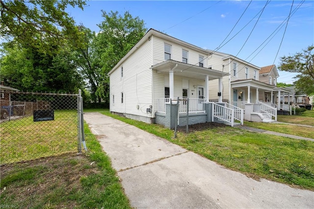 view of front of home featuring fence, a front lawn, driveway, and covered porch