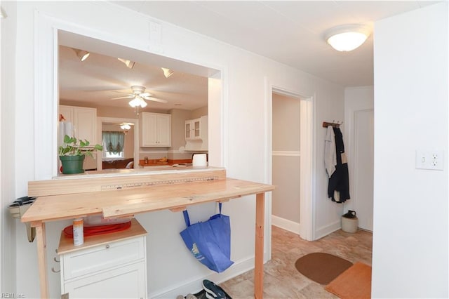 bathroom featuring a ceiling fan
