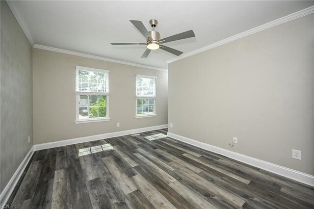 empty room with a ceiling fan, baseboards, dark wood-style floors, and ornamental molding