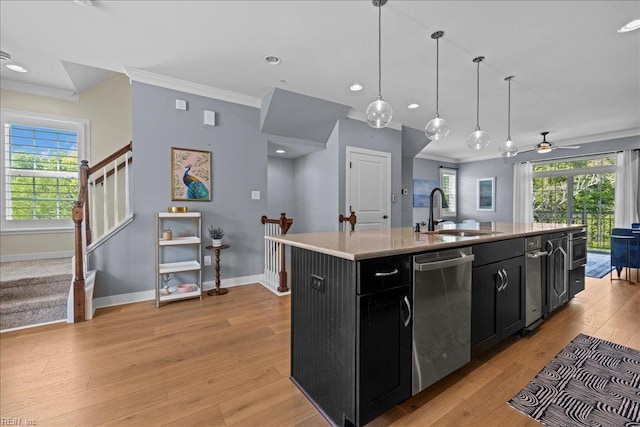 kitchen with crown molding, dark cabinets, a sink, light wood-type flooring, and dishwasher