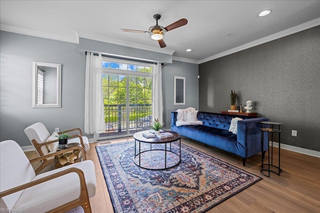 living area with recessed lighting, crown molding, a ceiling fan, baseboards, and wood finished floors