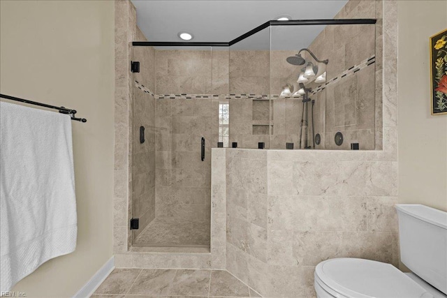 full bath with baseboards, recessed lighting, a stall shower, and toilet