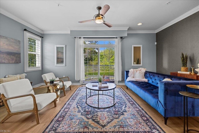 living area featuring recessed lighting, light wood-style flooring, ceiling fan, baseboards, and crown molding