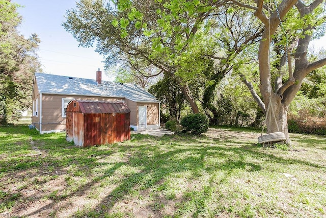 view of yard with a storage shed and an outdoor structure