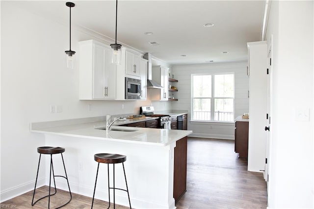 2229 Captiva Ln, Chesapeake, VA 23321 - kitchen featuring a sink, a breakfast bar area, light countertops, a peninsula, and appliances with stainless steel finishes