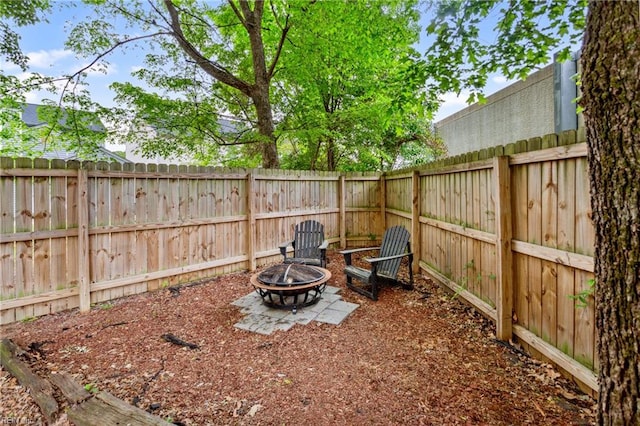 view of yard featuring a fenced backyard and an outdoor fire pit