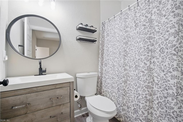 429 Maryland Ave, Norfolk, VA 23508 - full bath featuring vanity, toilet, a textured wall, and curtained shower
