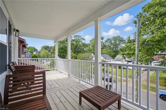 429 Maryland Ave, Norfolk, VA 23508 - view of wooden deck
