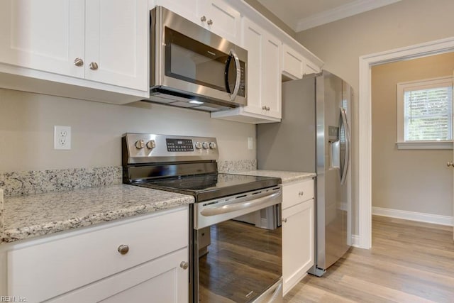kitchen with light wood-style flooring, baseboards, white cabinetry, crown molding, and appliances with stainless steel finishes