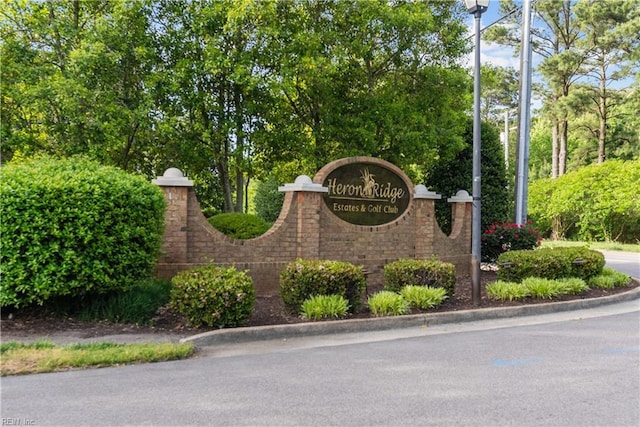 view of community / neighborhood sign