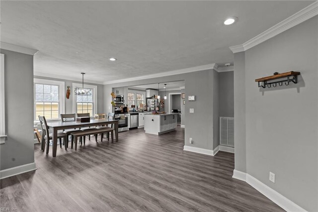 212 Cherokee Rd, Hampton, VA 23661 - dining room featuring visible vents, baseboards, recessed lighting, and crown molding