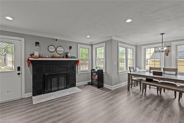 212 Cherokee Rd, Hampton, VA 23661 - living area featuring baseboards, ornamental molding, wood finished floors, and recessed lighting